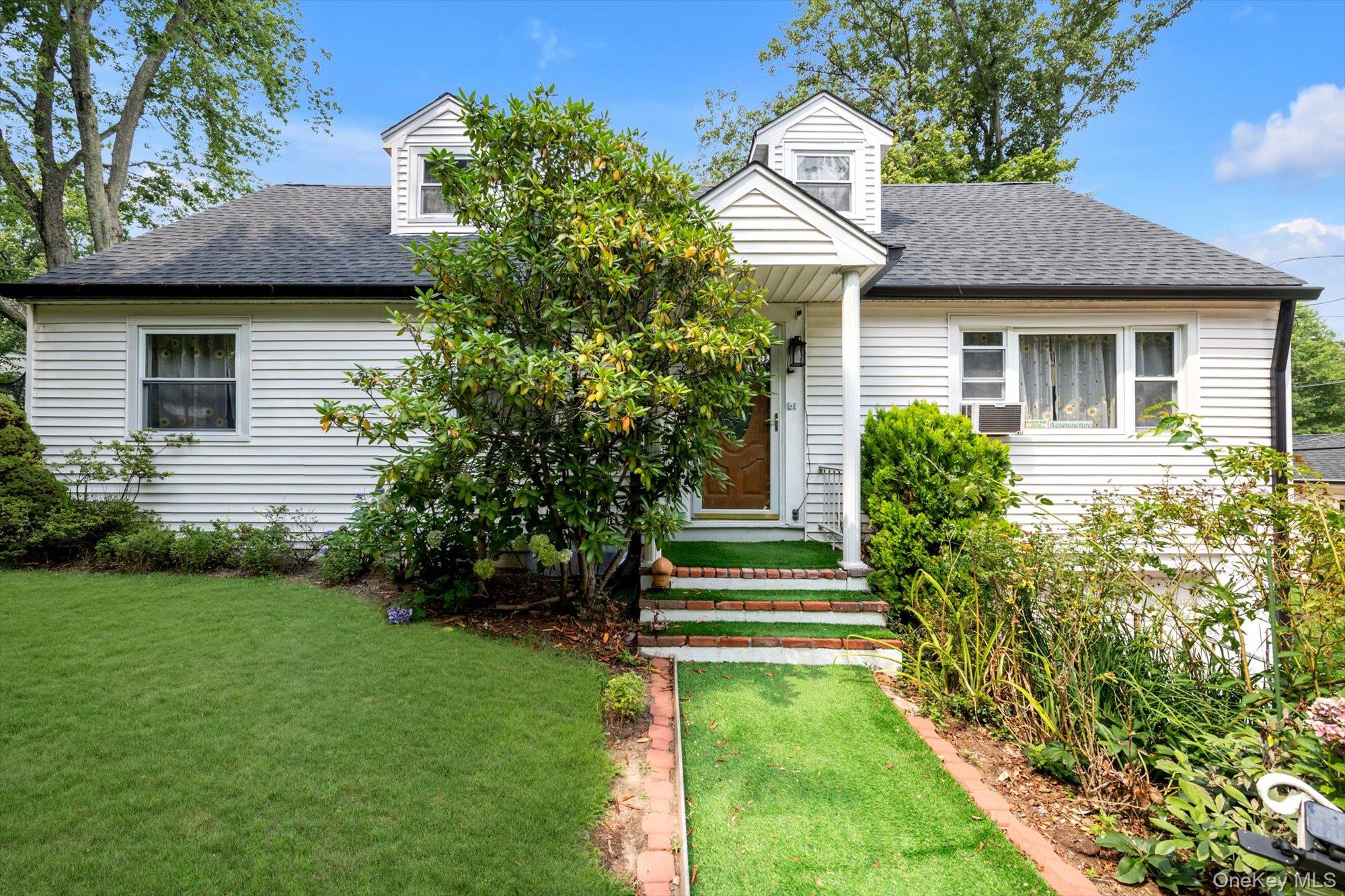 257 Schenck Avenue Property Photo 2