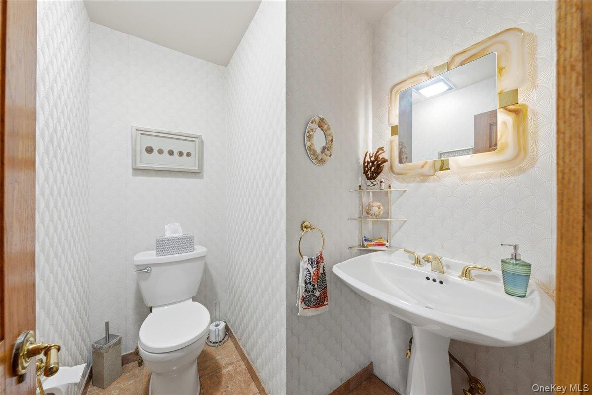 15 Woodcrest Terrace Property Photo 18