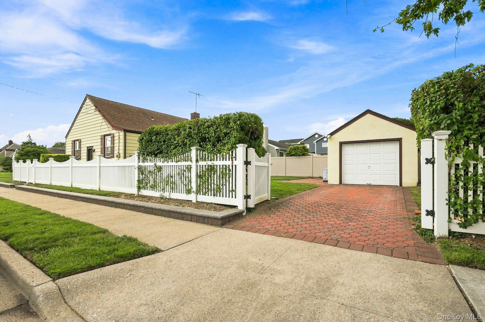 39 Emma Street Property Photo 3