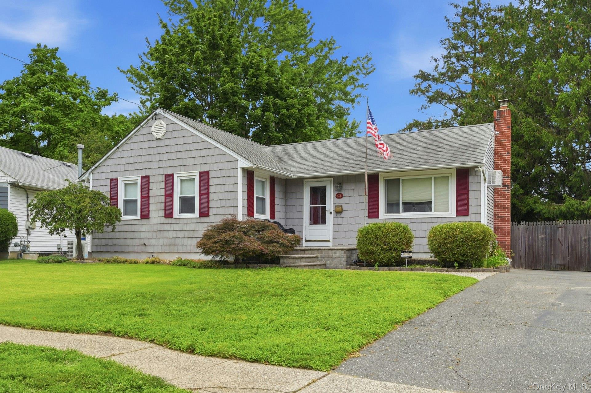 43 Tappan Avenue Property Photo 2