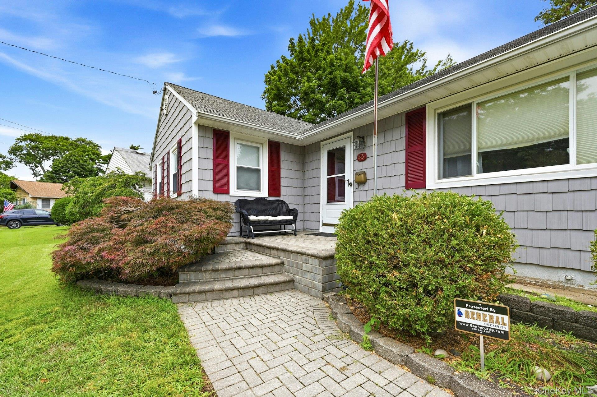 43 Tappan Avenue Property Photo 3