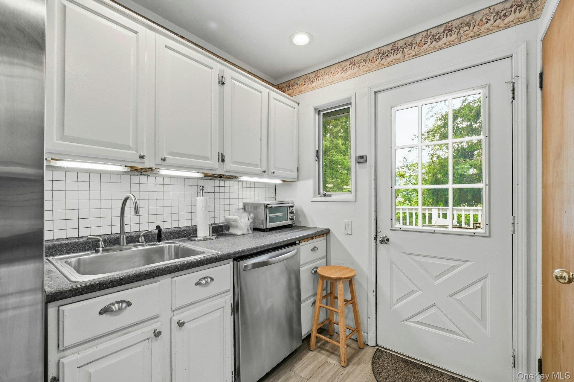 43 Tappan Avenue Property Photo 10