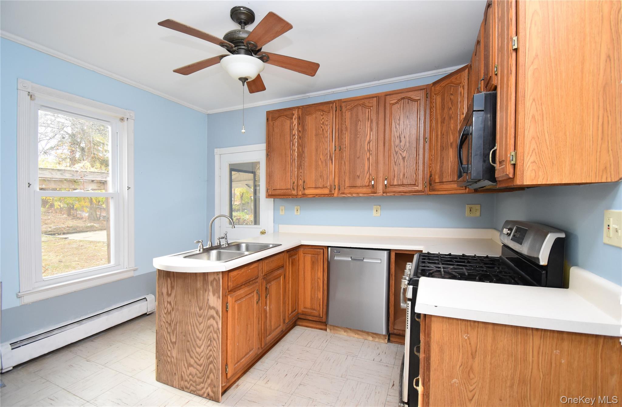 79 Rombout Avenue Property Photo 7