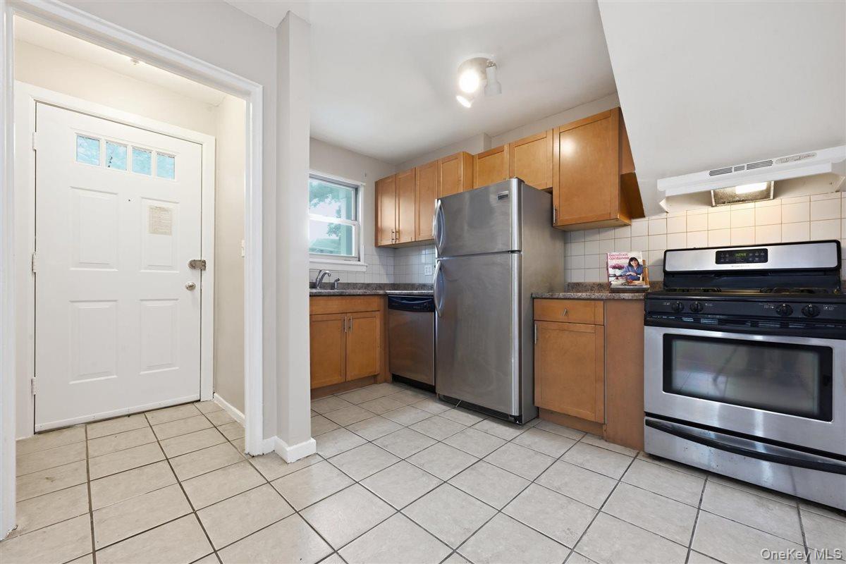 82-75 Langdale Street 103a Property Photo 3