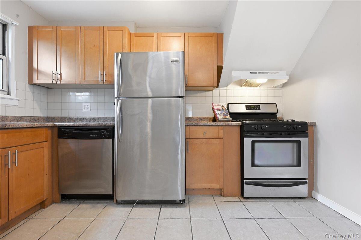 82-75 Langdale Street 103a Property Photo 6