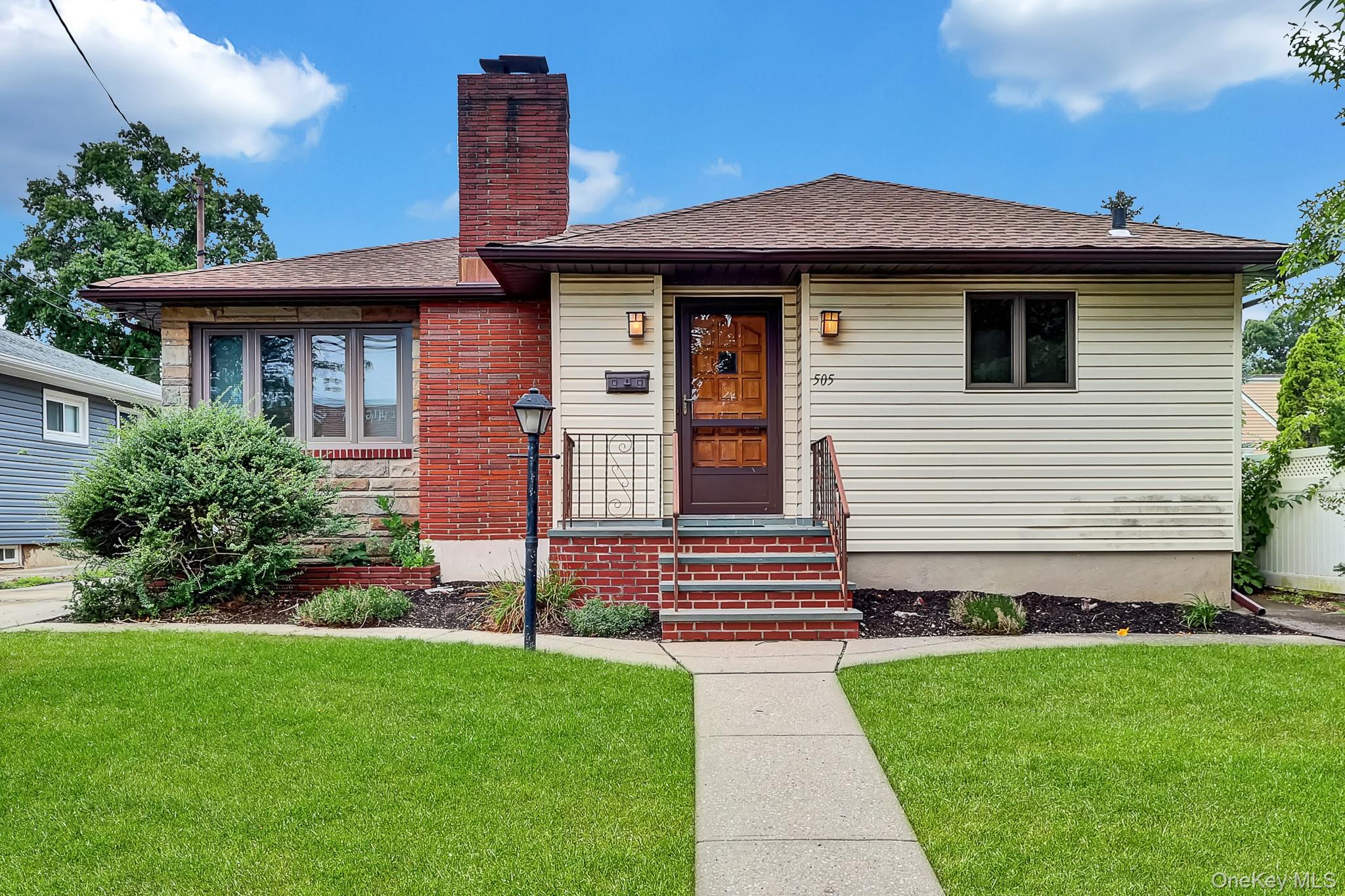505 Leonard Boulevard Property Photo 1