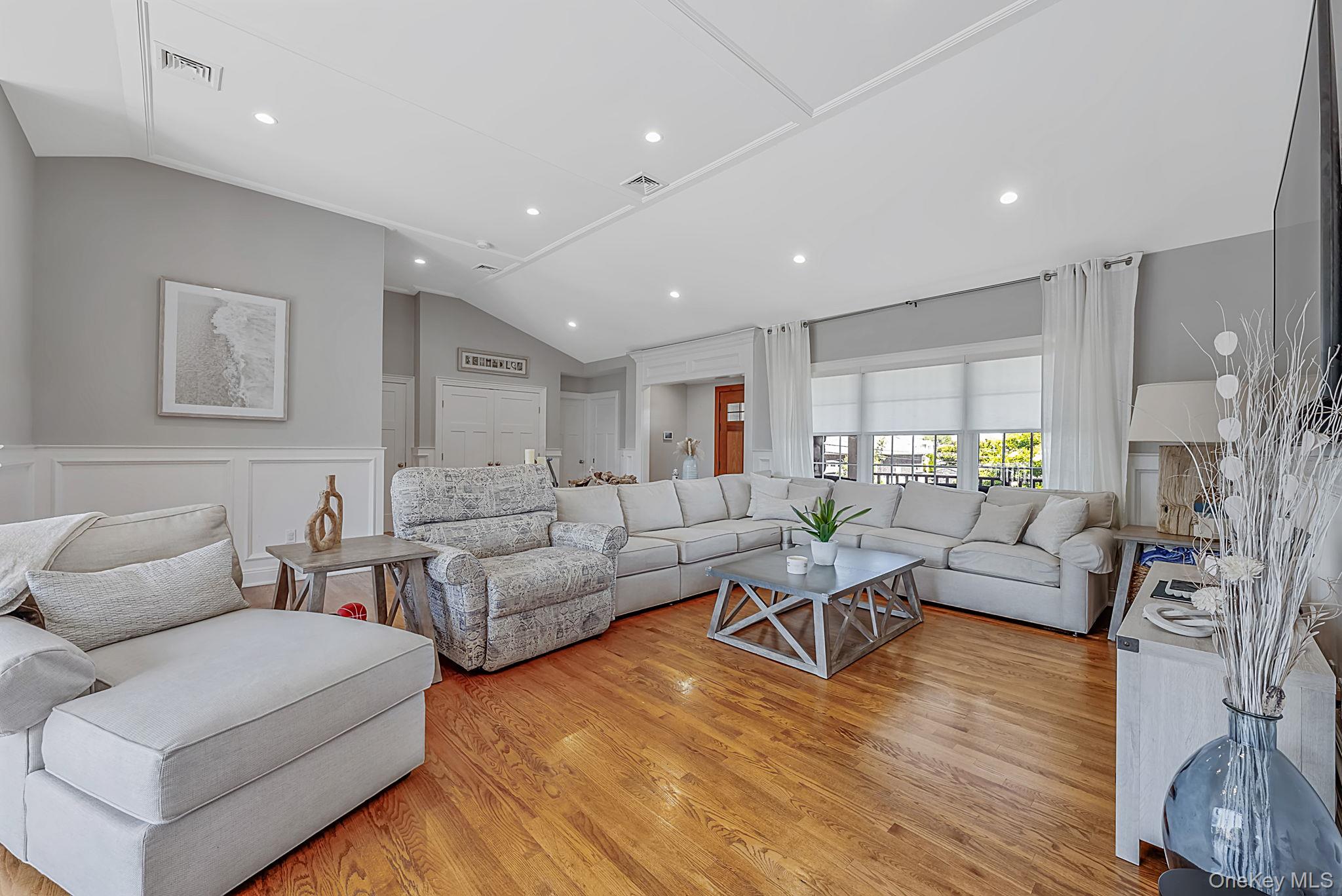 10 Raeburn Court Property Photo 15