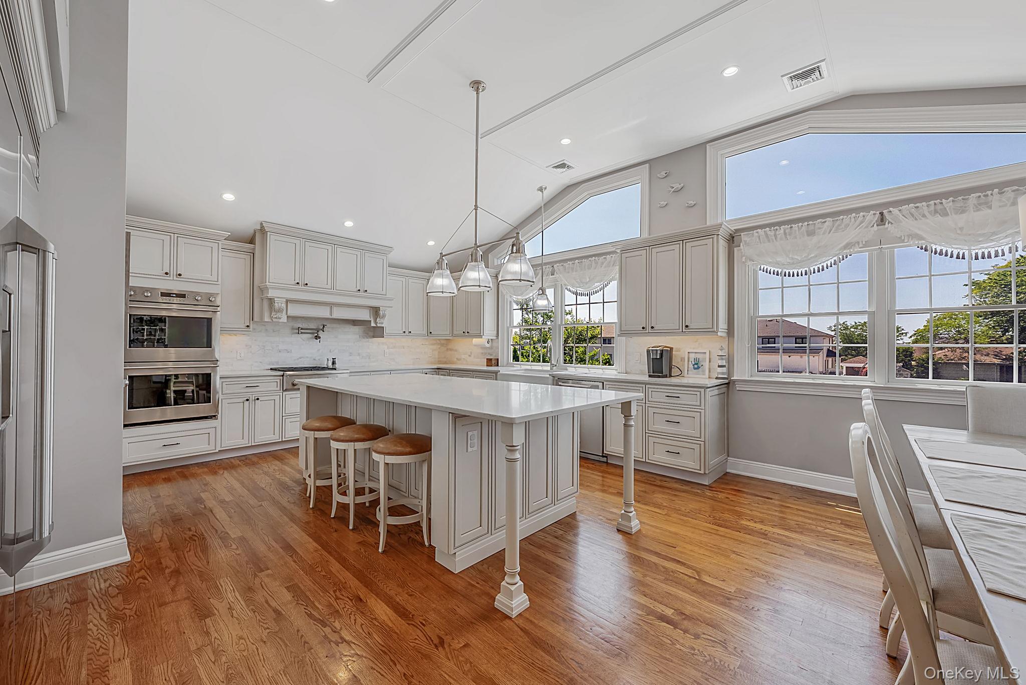 10 Raeburn Court Property Photo 19