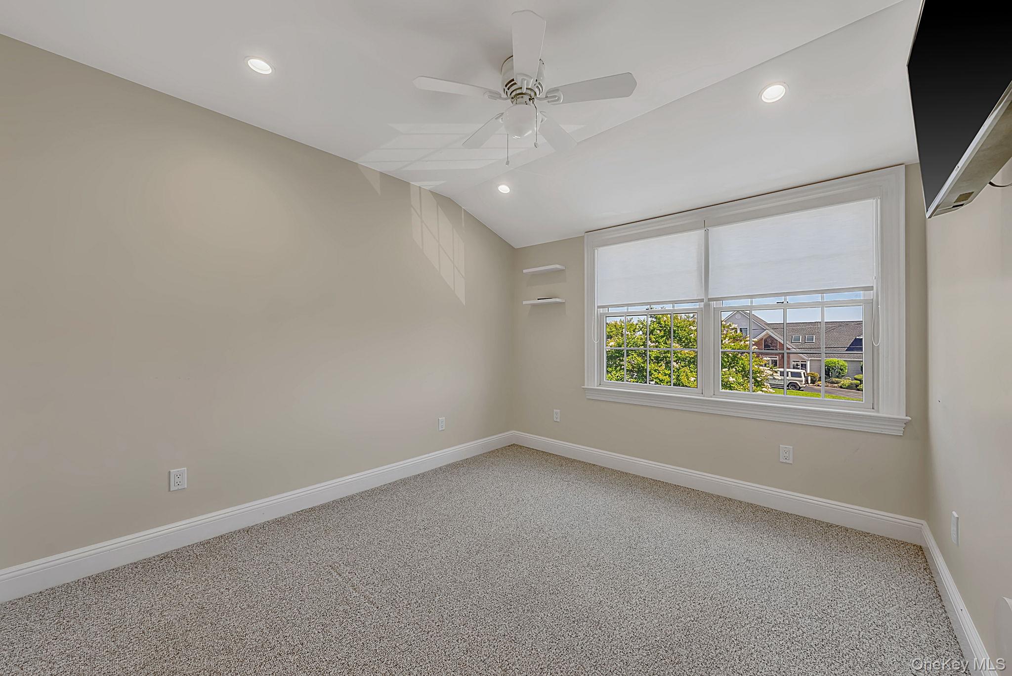 10 Raeburn Court Property Photo 29