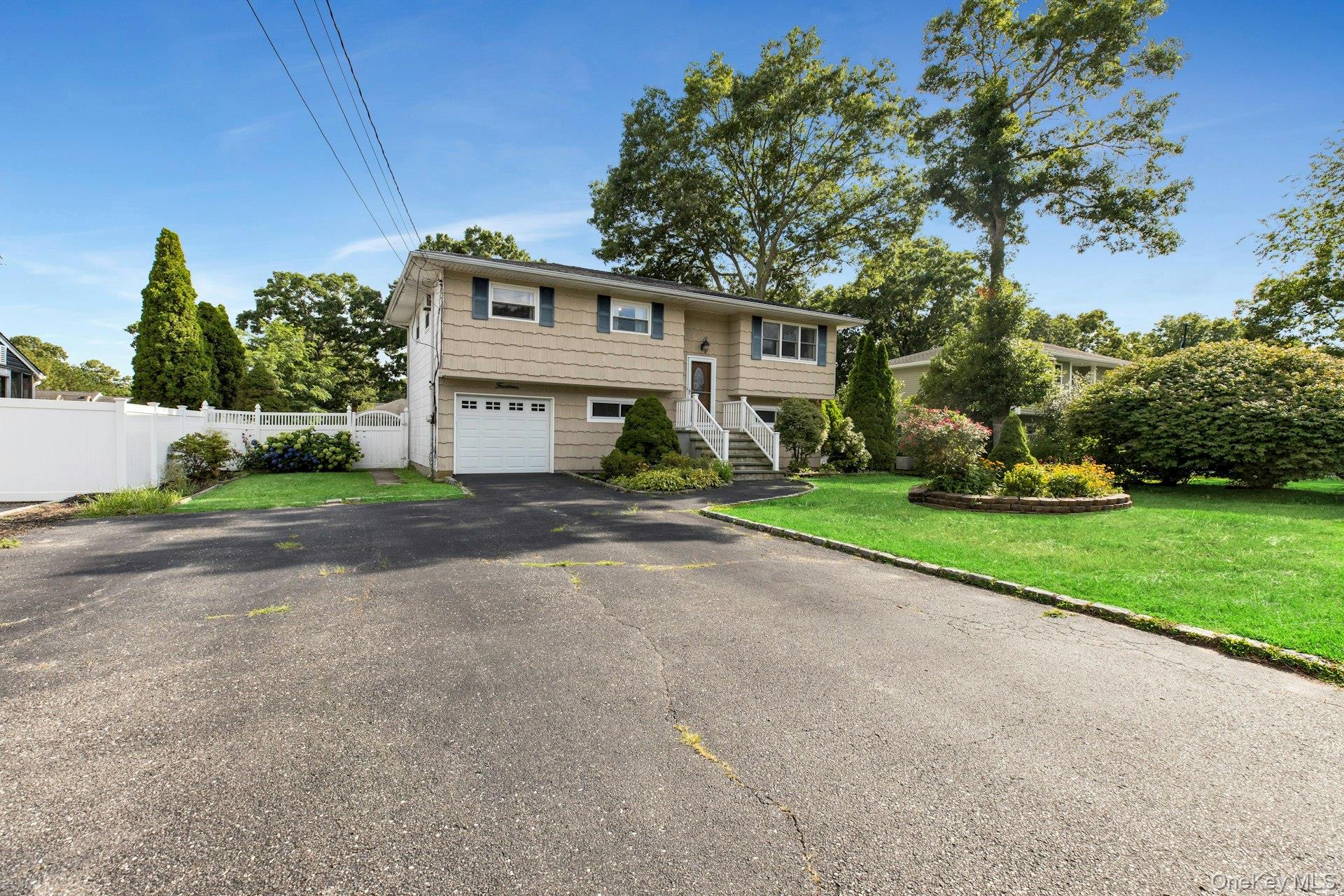 14 Floradora Drive Property Photo 2