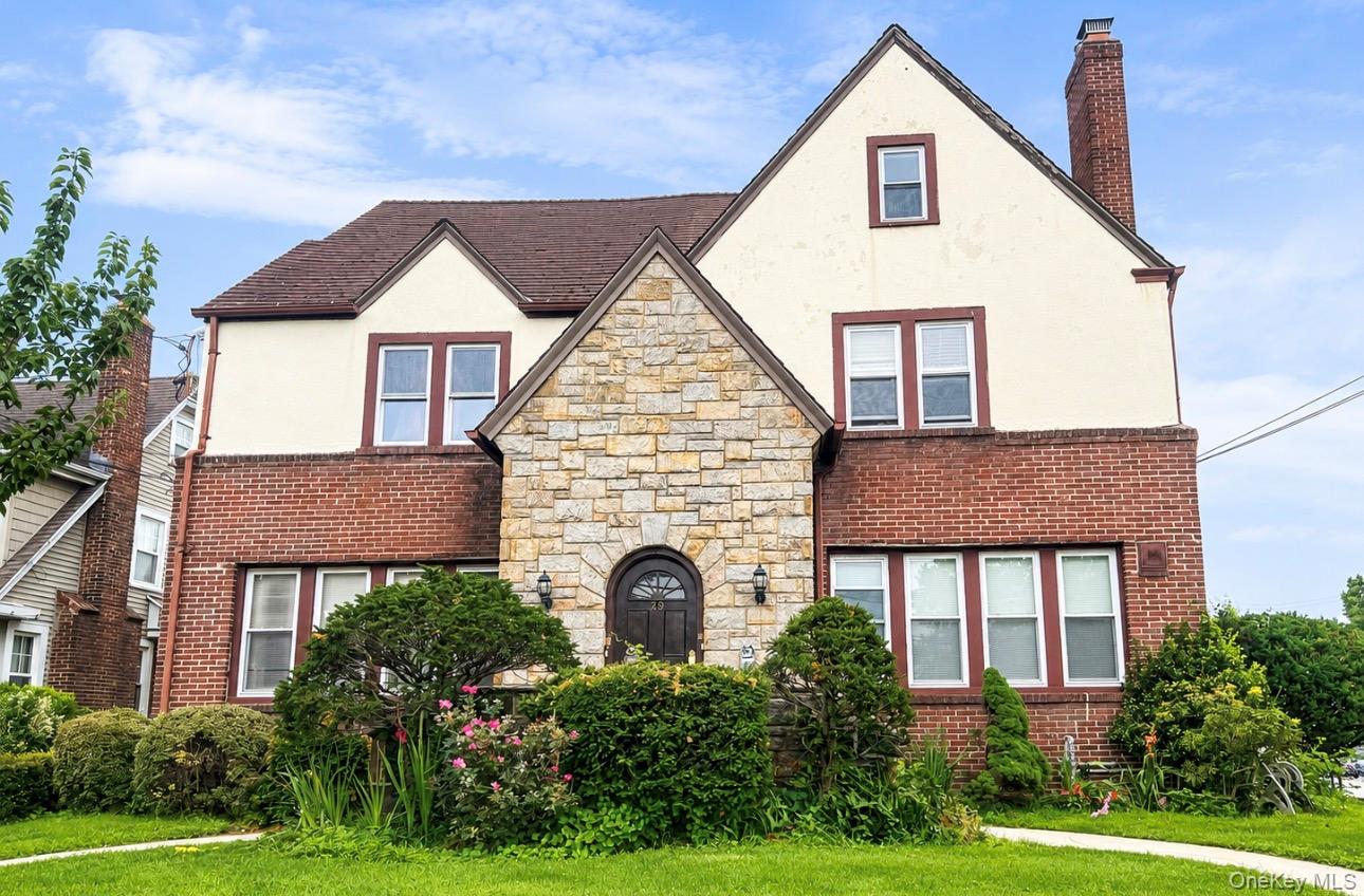 49 Hempstead Avenue Property Photo 1
