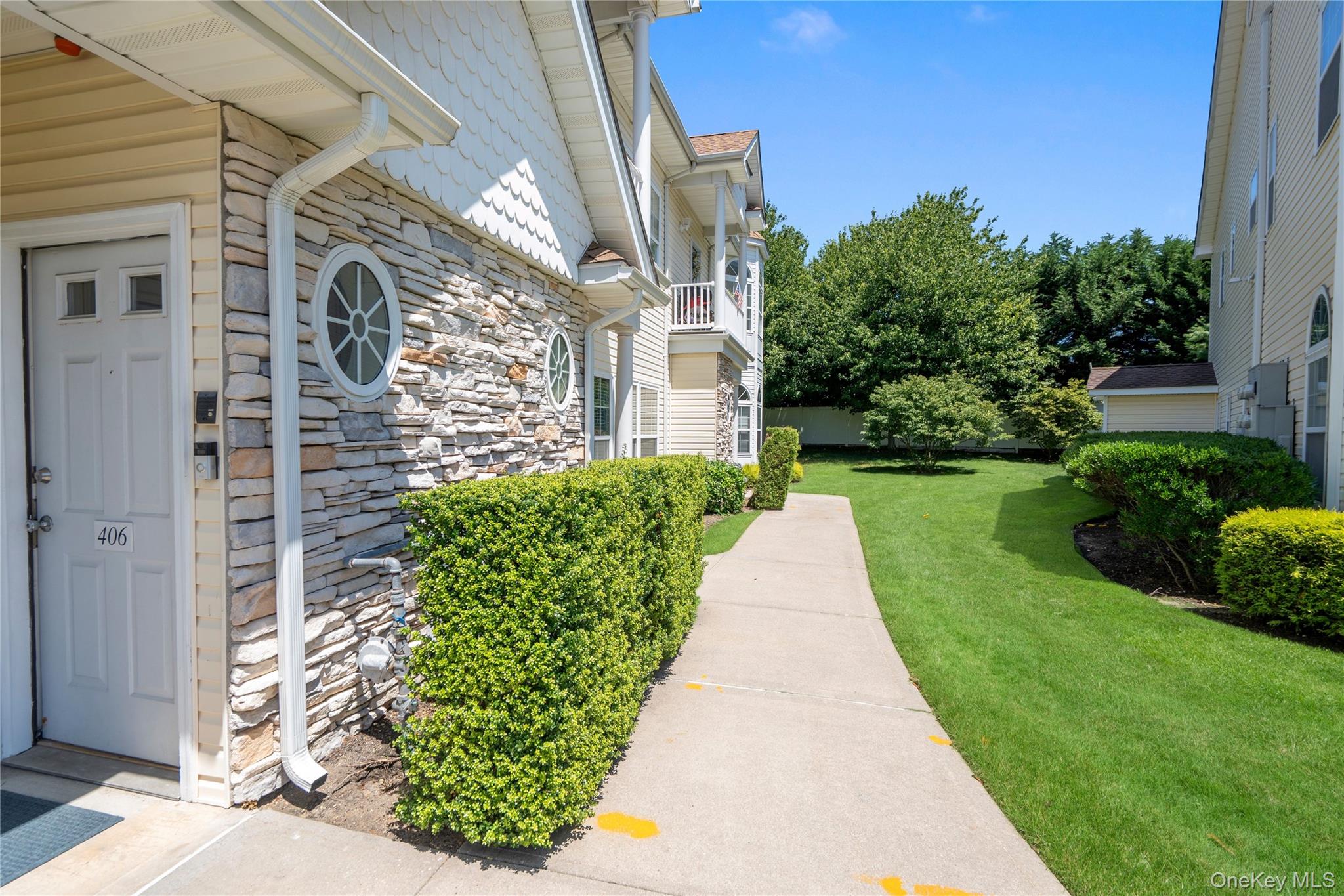 406 Narragansett Villas Drive Property Photo 3