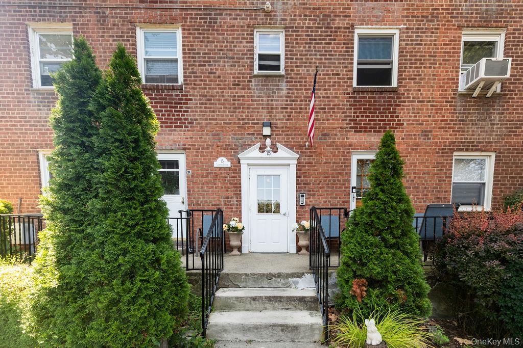15 LEEWOOD Circle 1R Property Photo 1