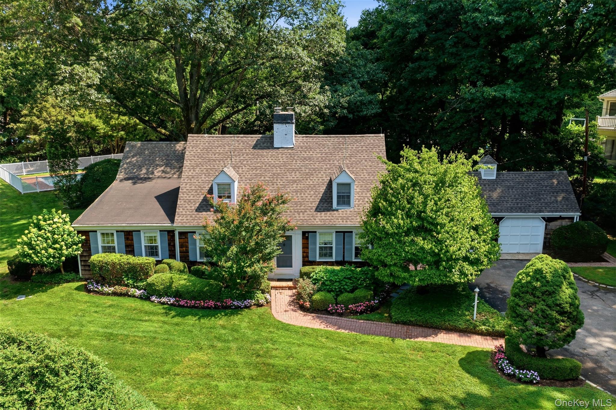 1936 Midlane Property Photo 1