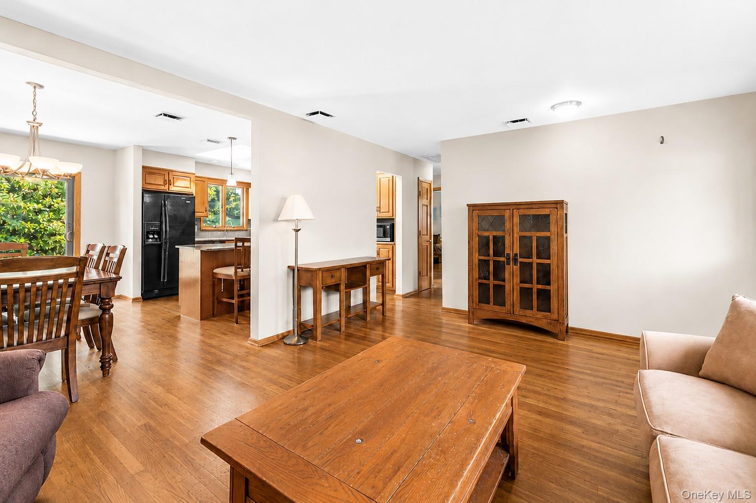 51 Longworth Avenue Property Photo 8