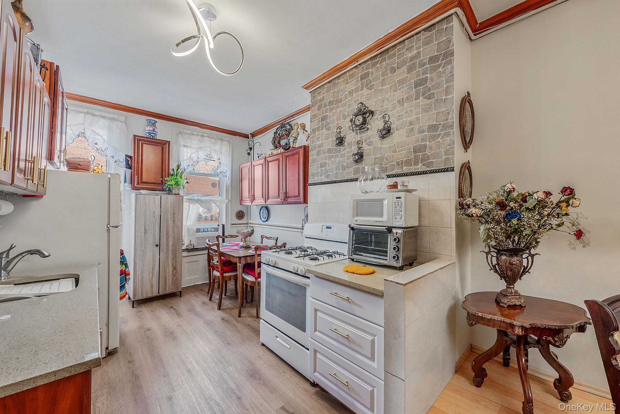 283 Wyckoff Avenue Property Photo 18