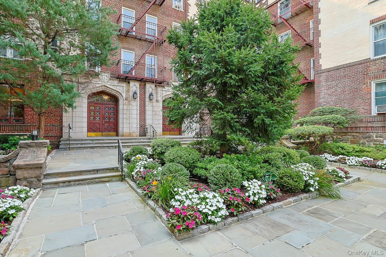 1470 Midland Ave 5l Property Photo 3