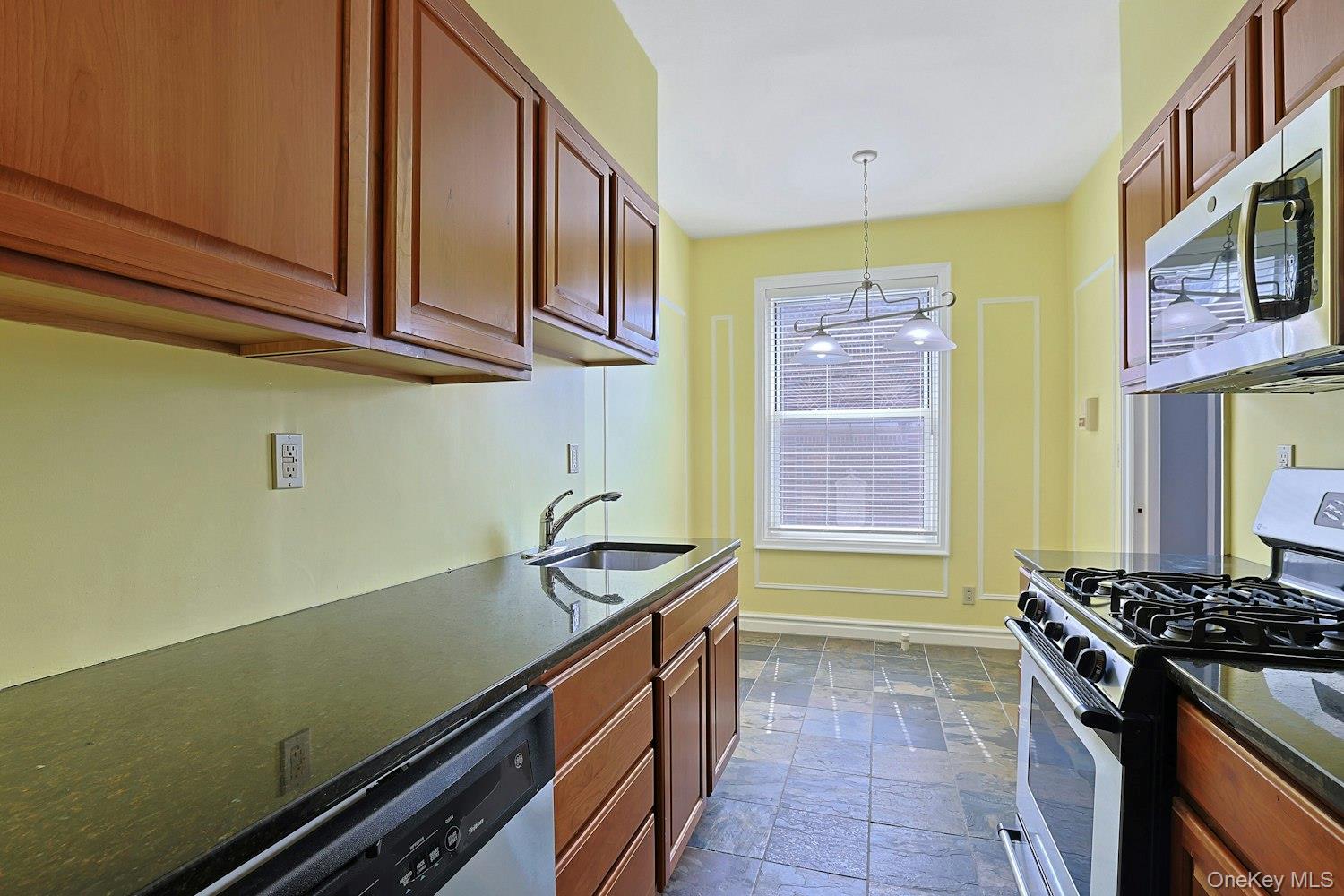 1470 Midland Ave 5l Property Photo 8