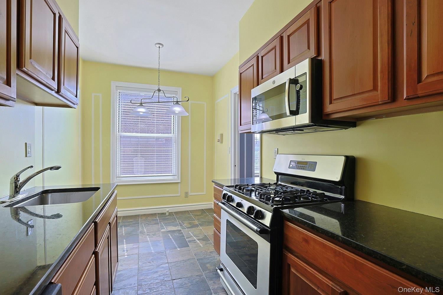 1470 Midland Ave 5l Property Photo 9