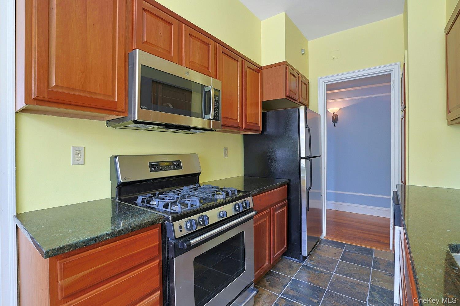 1470 Midland Ave 5l Property Photo 10