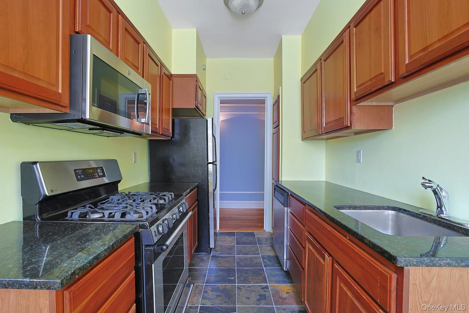 1470 Midland Ave 5l Property Photo 11