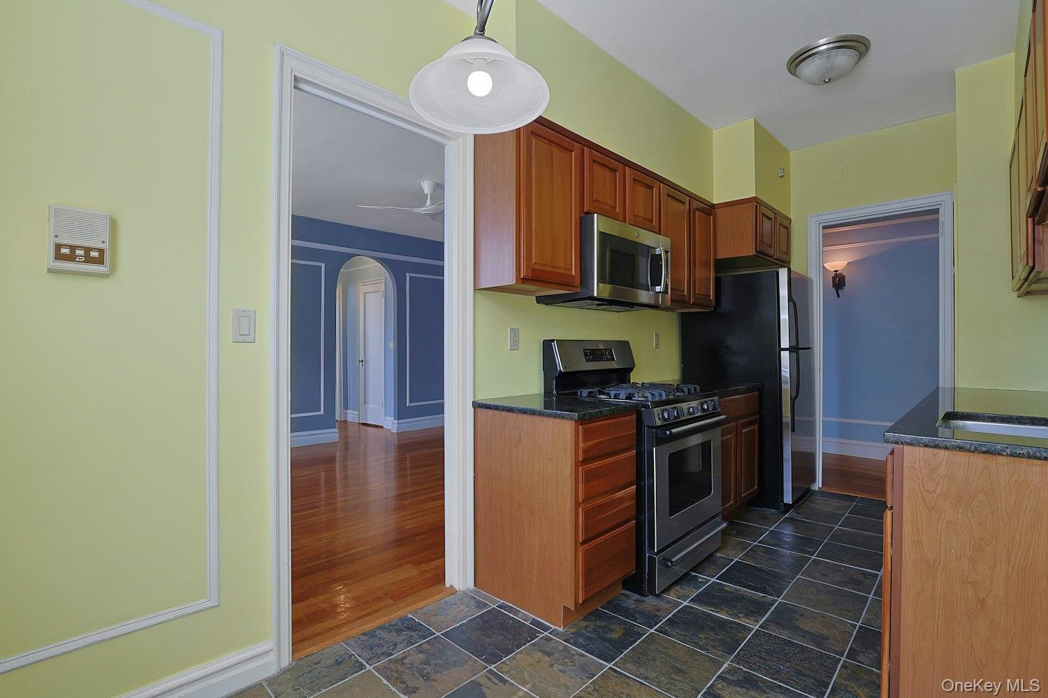 1470 Midland Ave 5l Property Photo 14