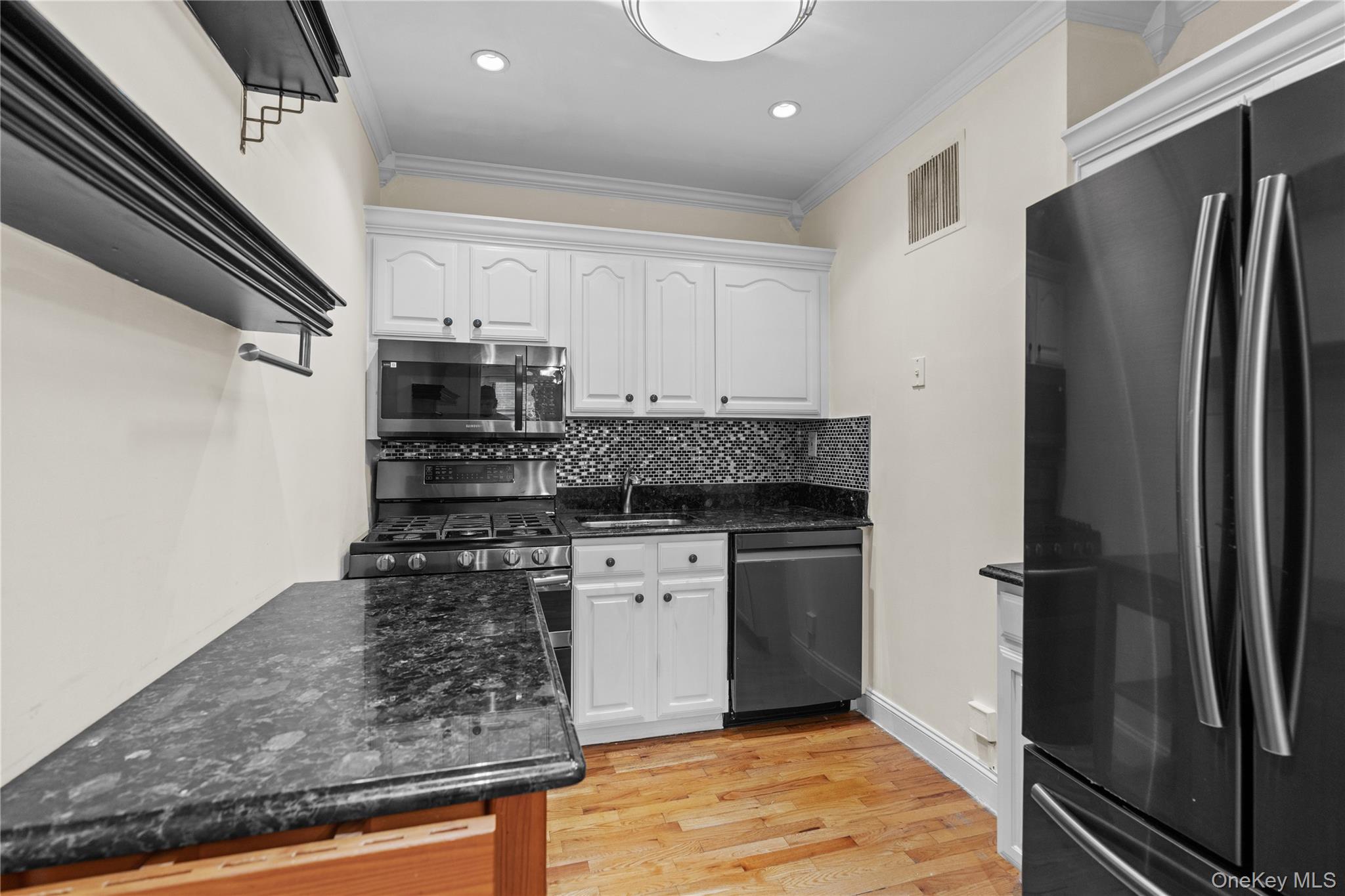 68 E Hartsdale Avenue 5d Property Photo 8
