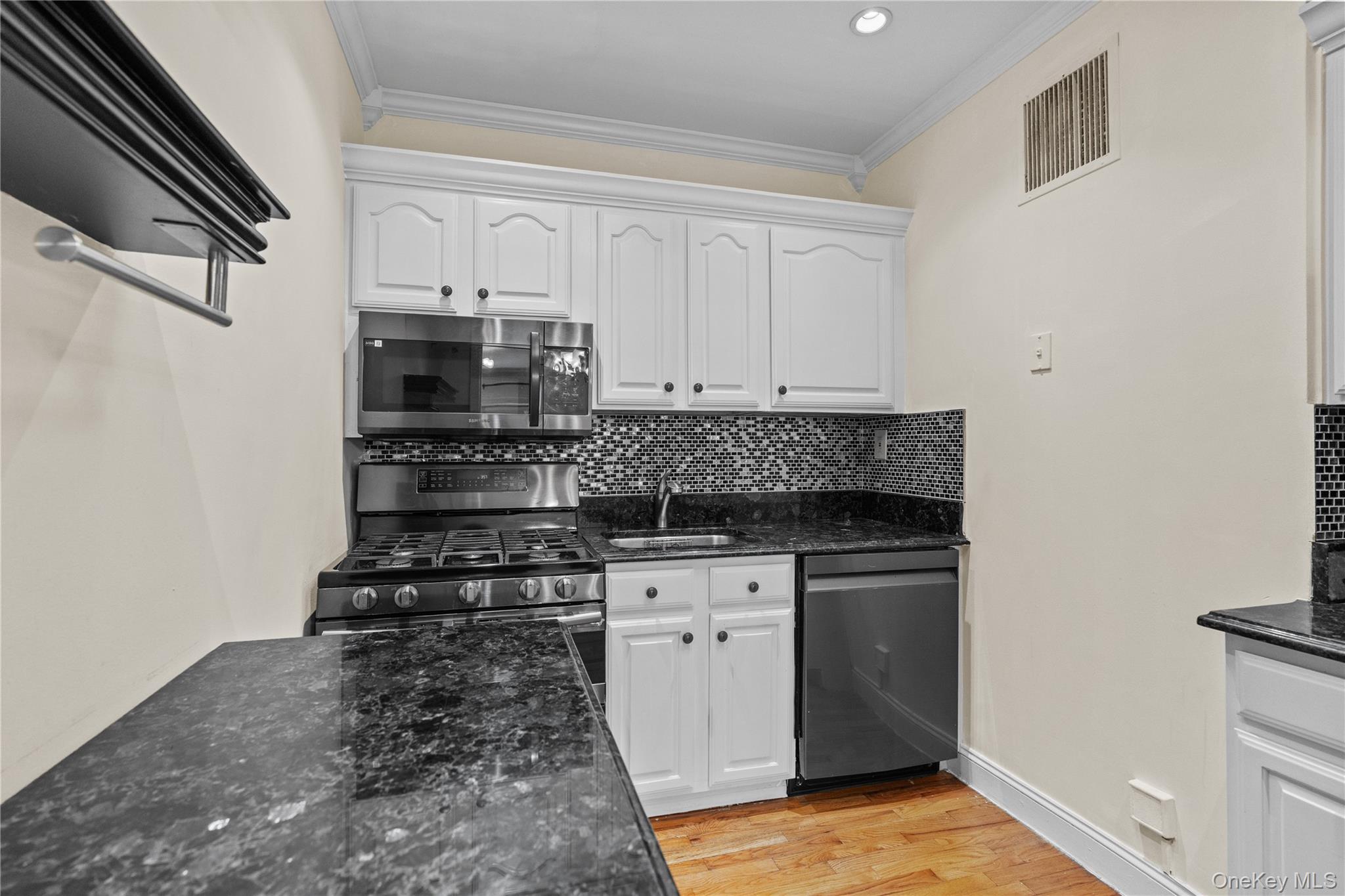 68 E Hartsdale Avenue 5d Property Photo 10