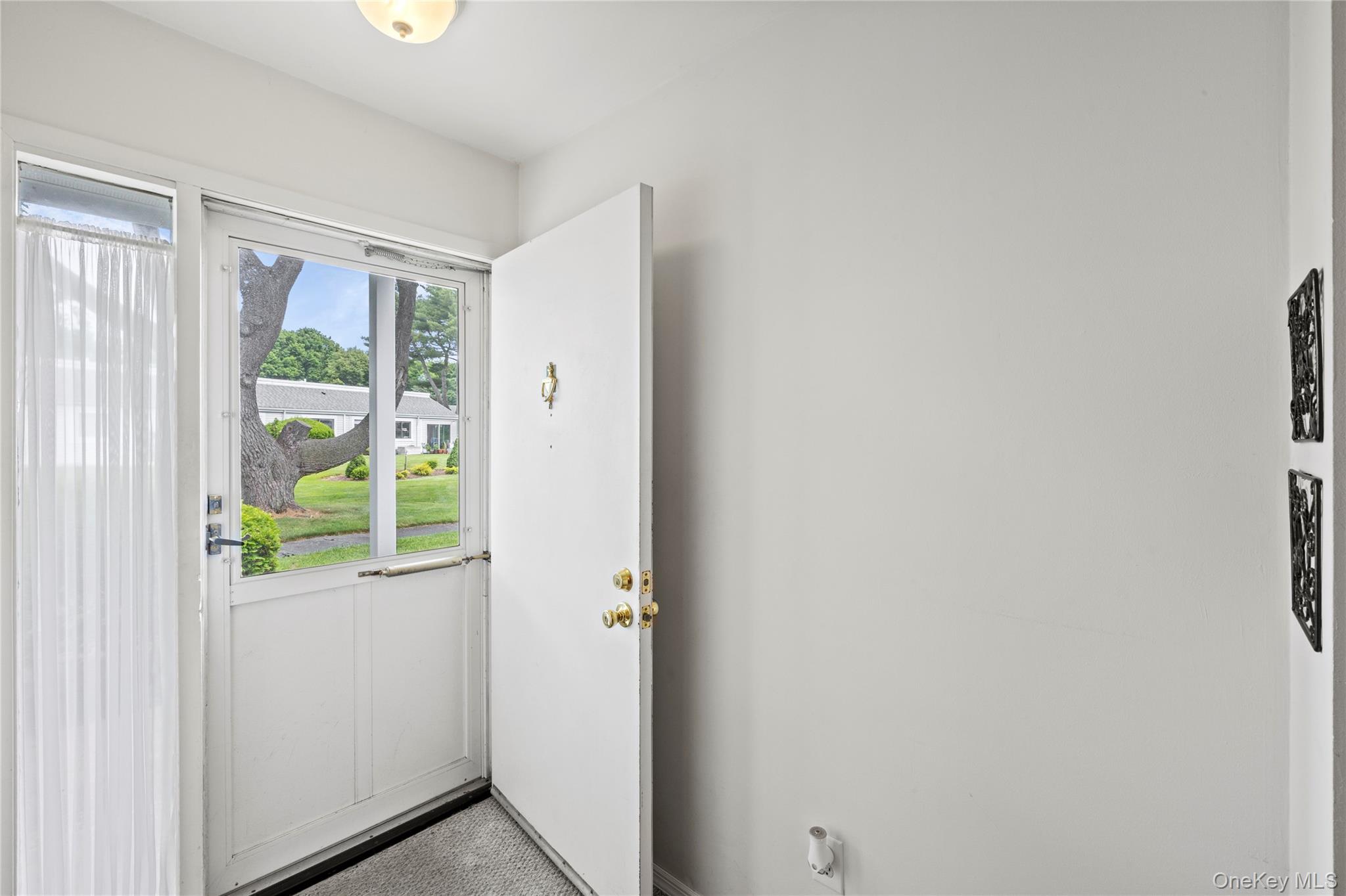 302 Bentley Court Property Photo 12