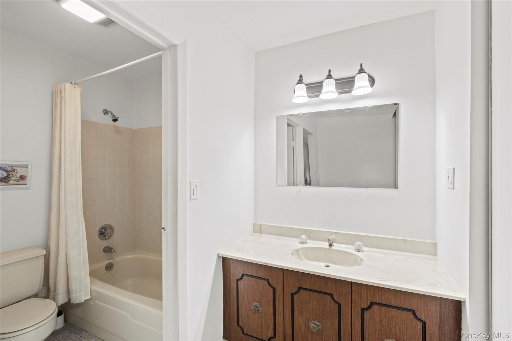 302 Bentley Court Property Photo 19