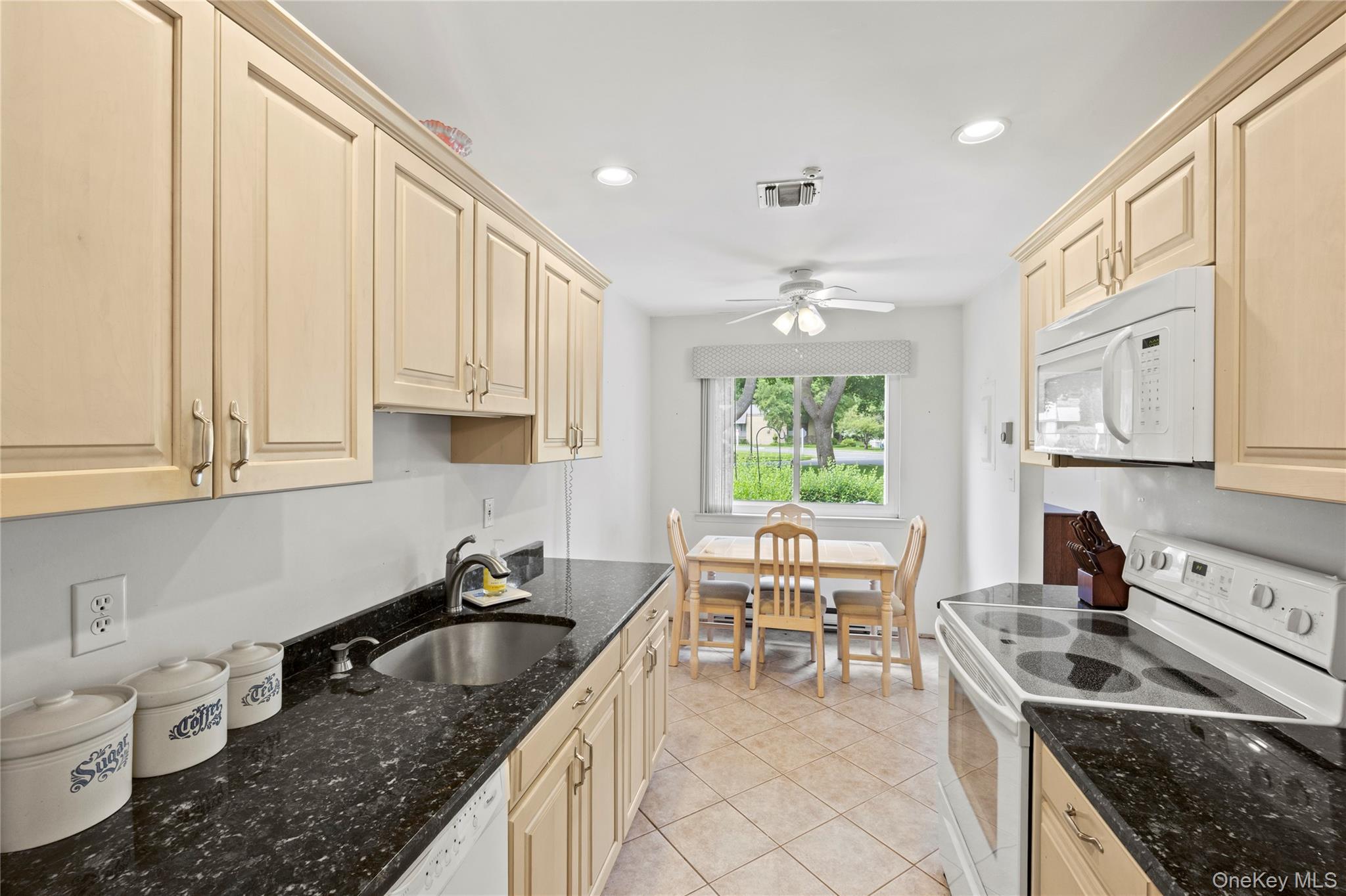 302 Bentley Court Property Photo 23