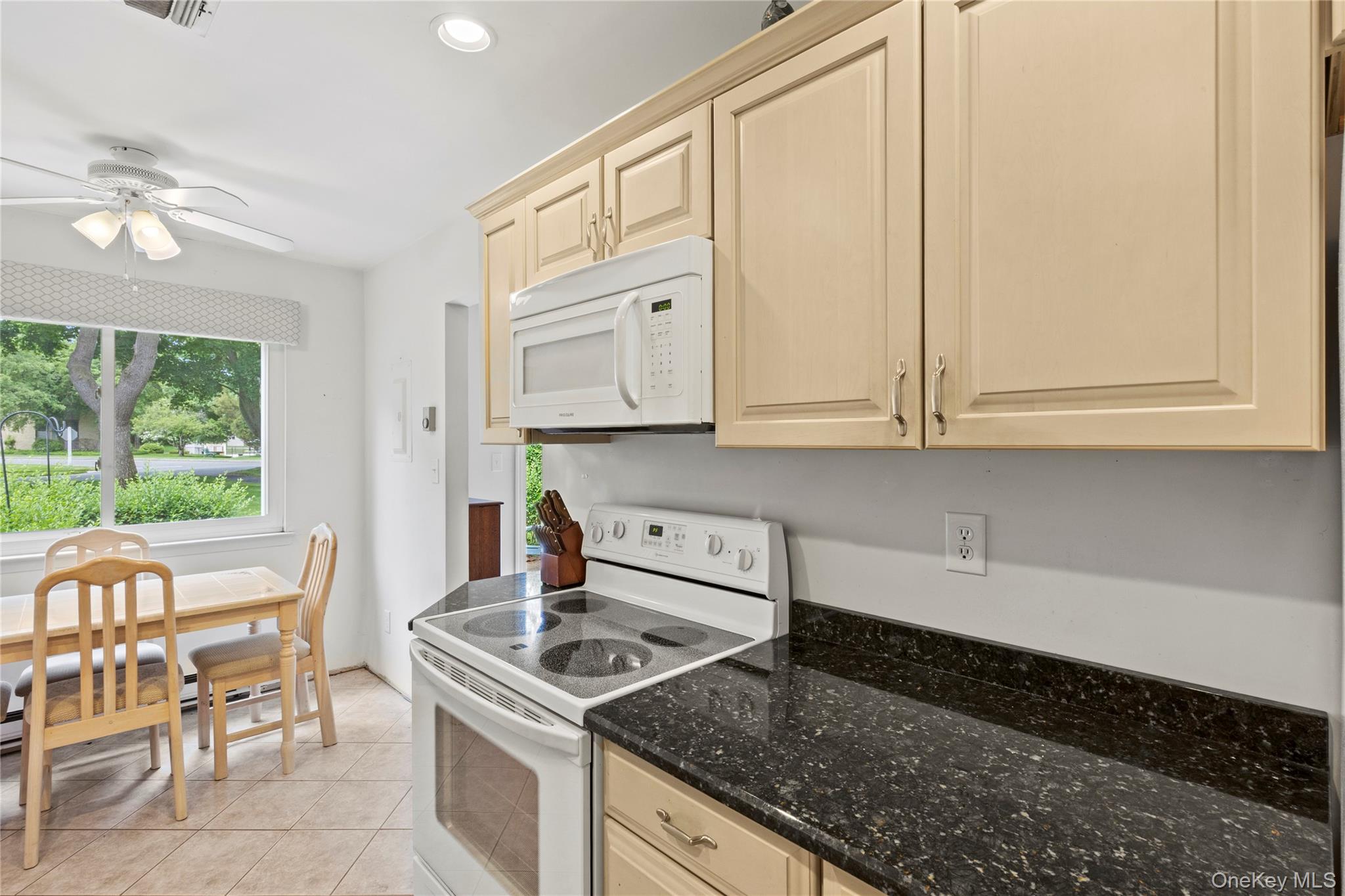 302 Bentley Court Property Photo 24
