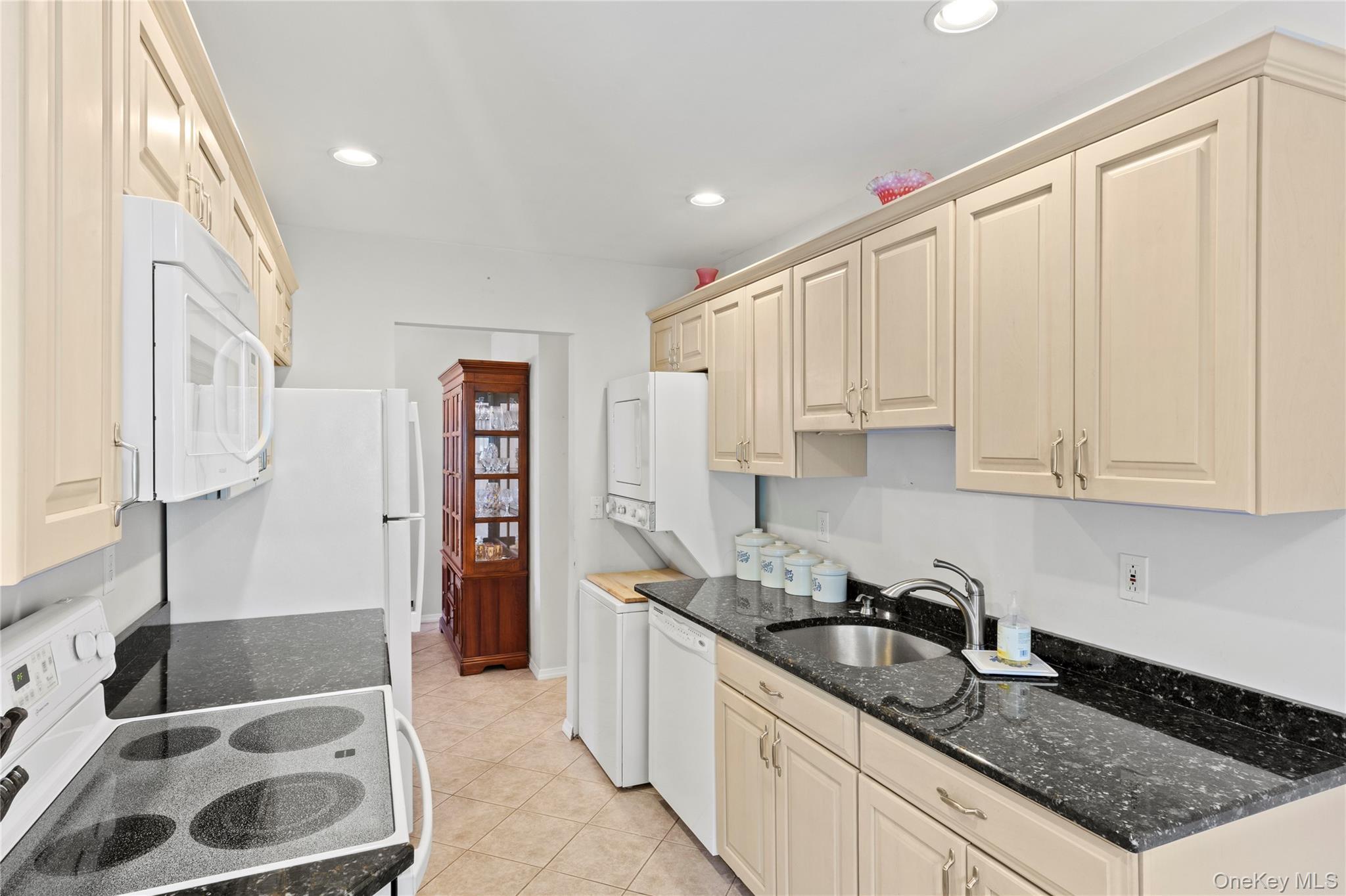 302 Bentley Court Property Photo 26