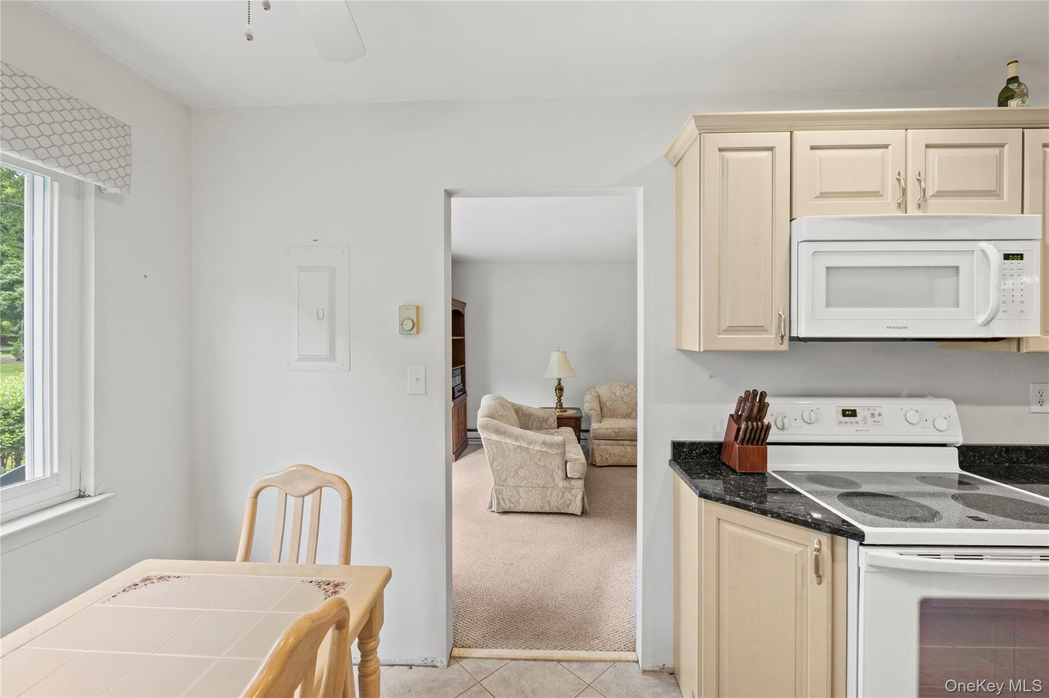 302 Bentley Court Property Photo 28