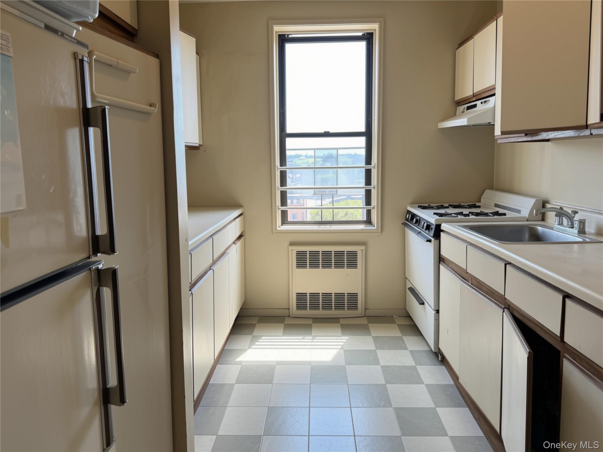 91-15 Lamont Avenue 7j Property Photo 4
