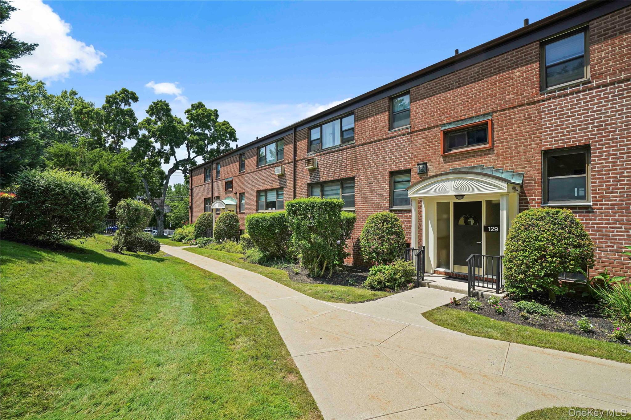 129 Beacon Hill Drive F15 Property Photo 1