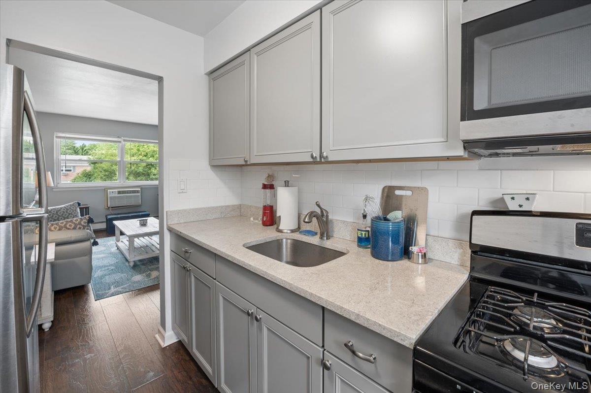 167 Meyer Oval Property Photo 2