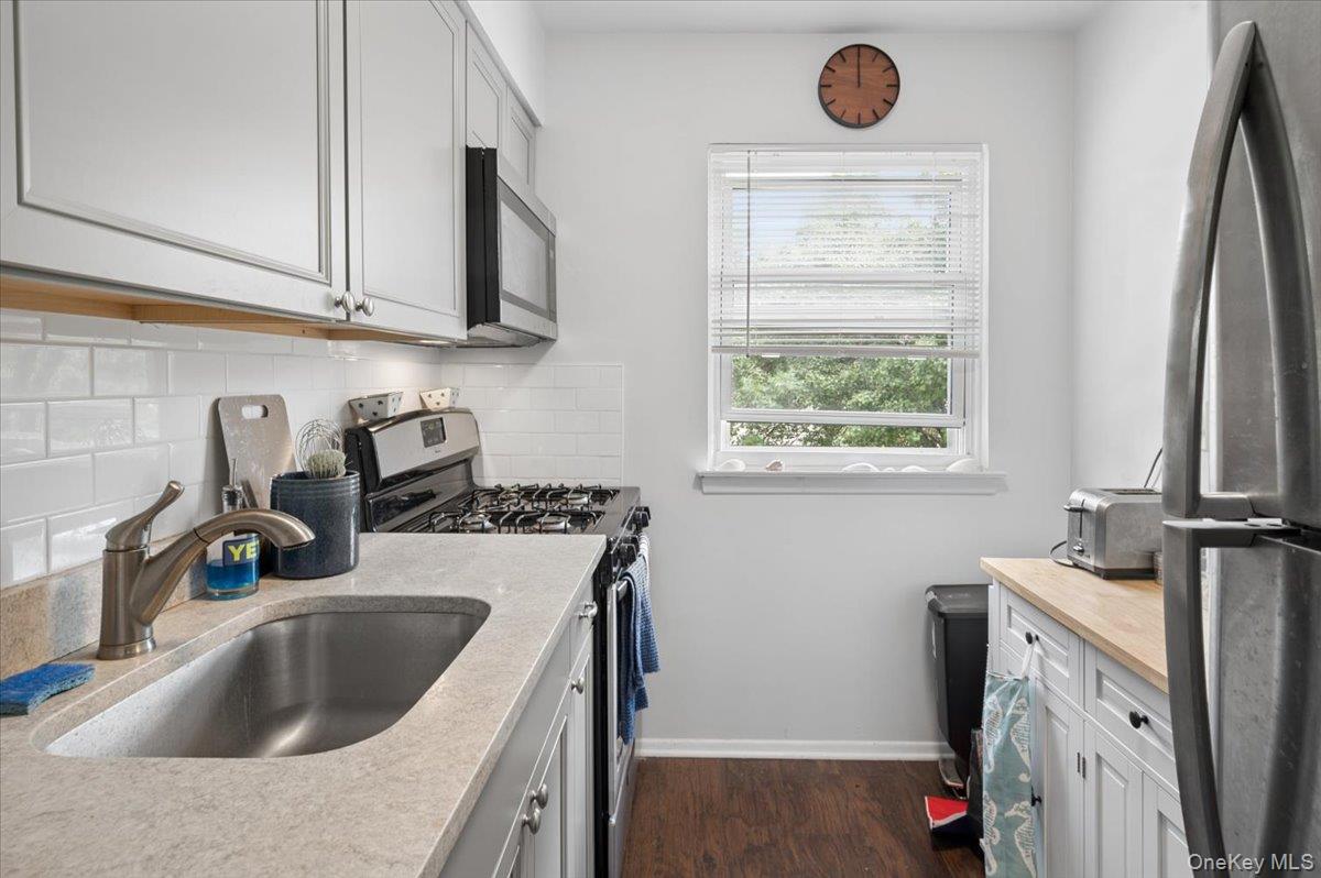 167 Meyer Oval Property Photo 3