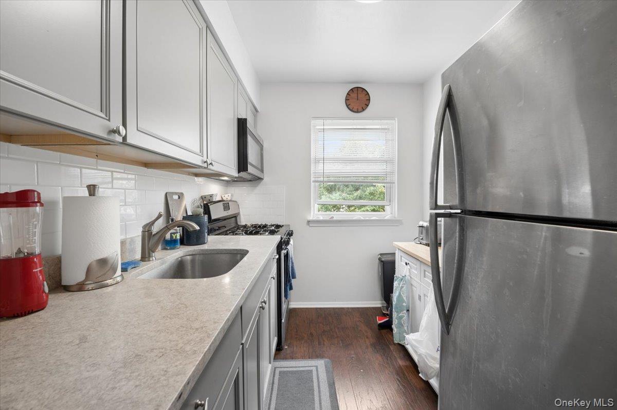 167 Meyer Oval Property Photo 4