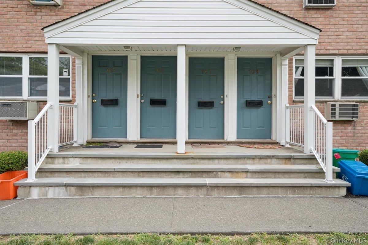 167 Meyer Oval Property Photo 11