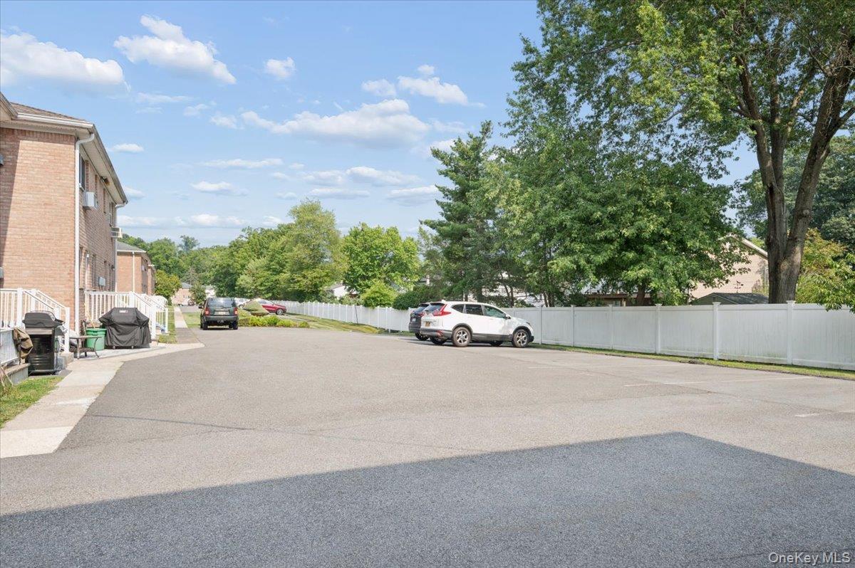 167 Meyer Oval Property Photo 13
