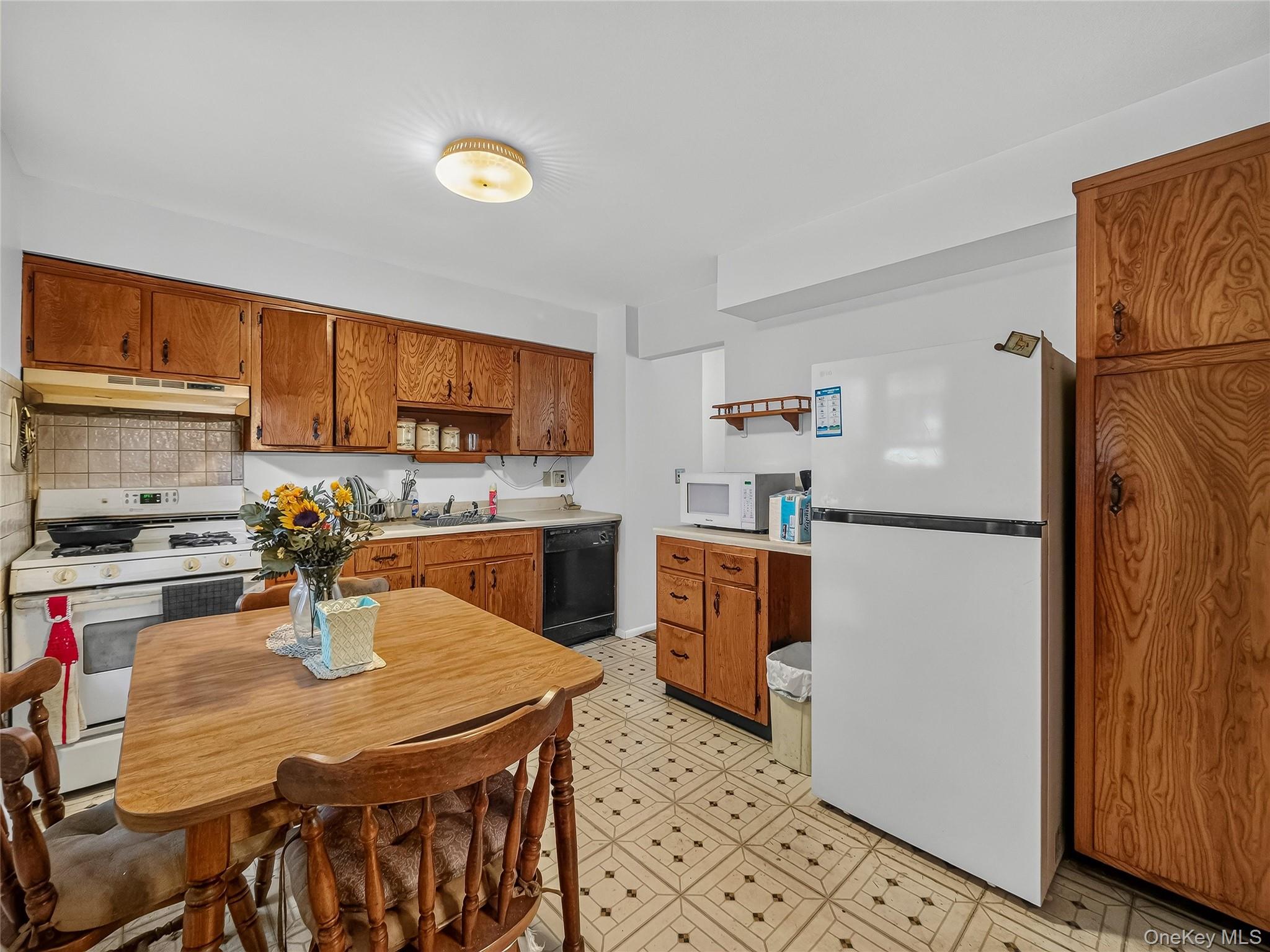 794 Brookridge Drive Property Photo 11