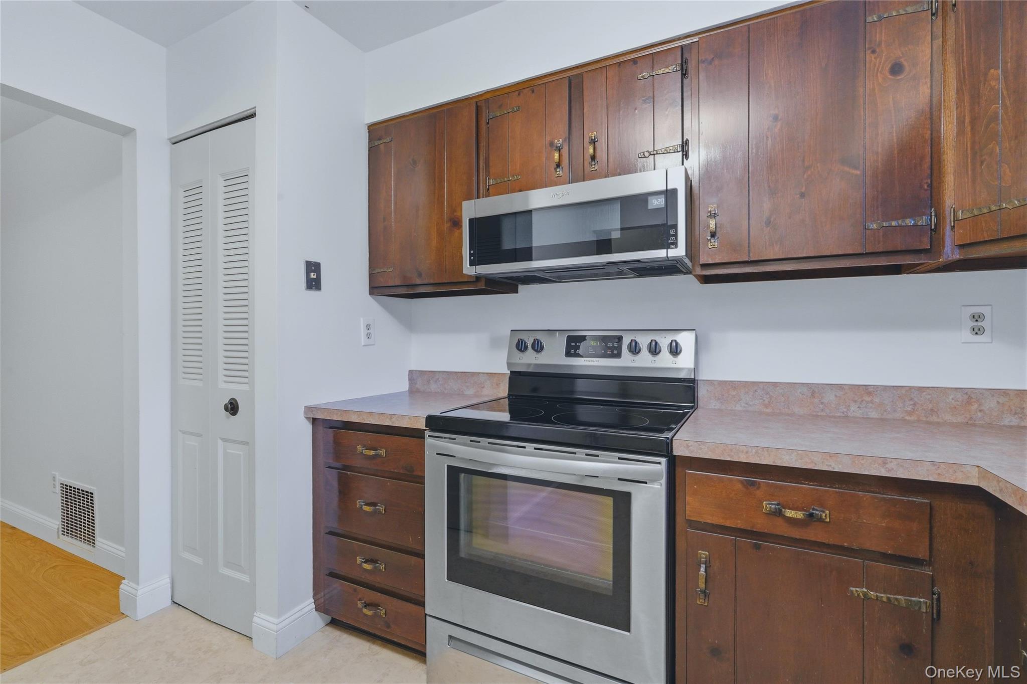 267 Village Court Property Photo 9