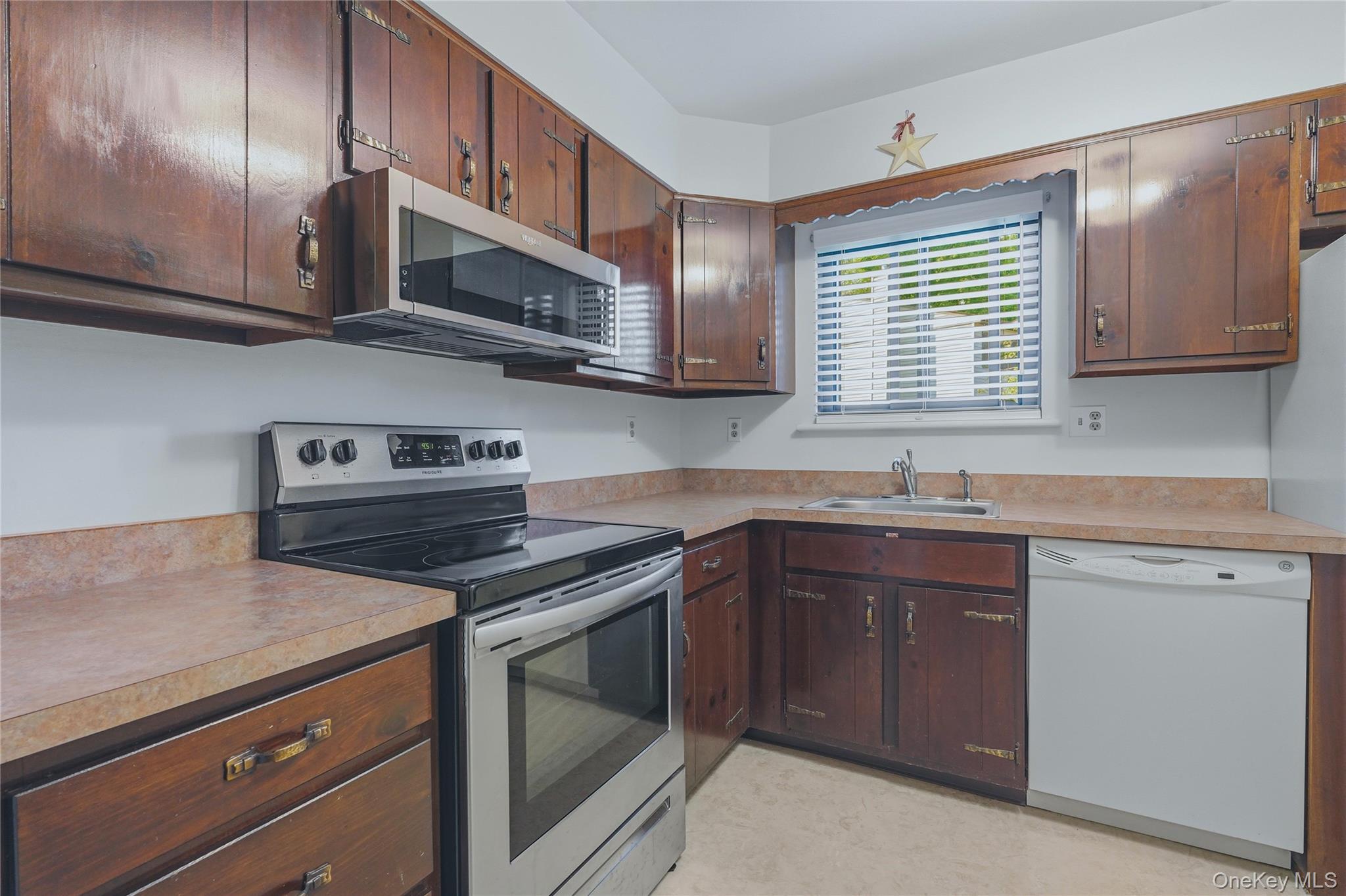 267 Village Court Property Photo 10