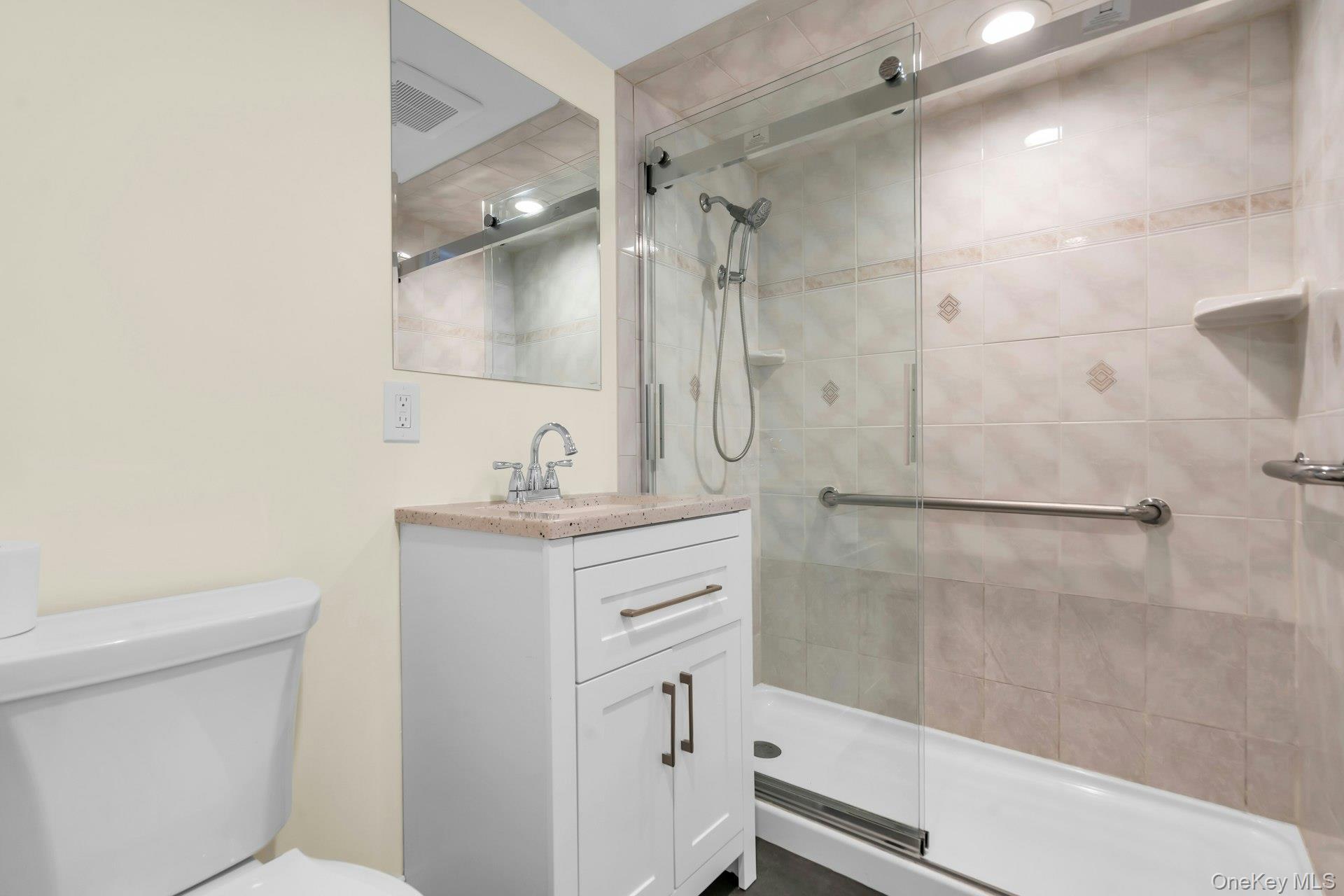 69 Edgewood Road B Property Photo 10