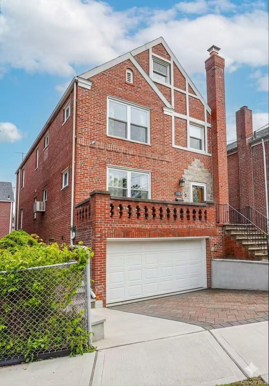 1194 Lydig Avenue Property Photo 1
