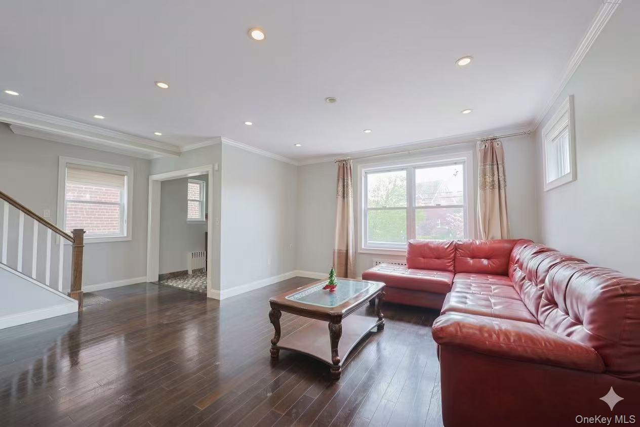 1194 Lydig Avenue Property Photo 2