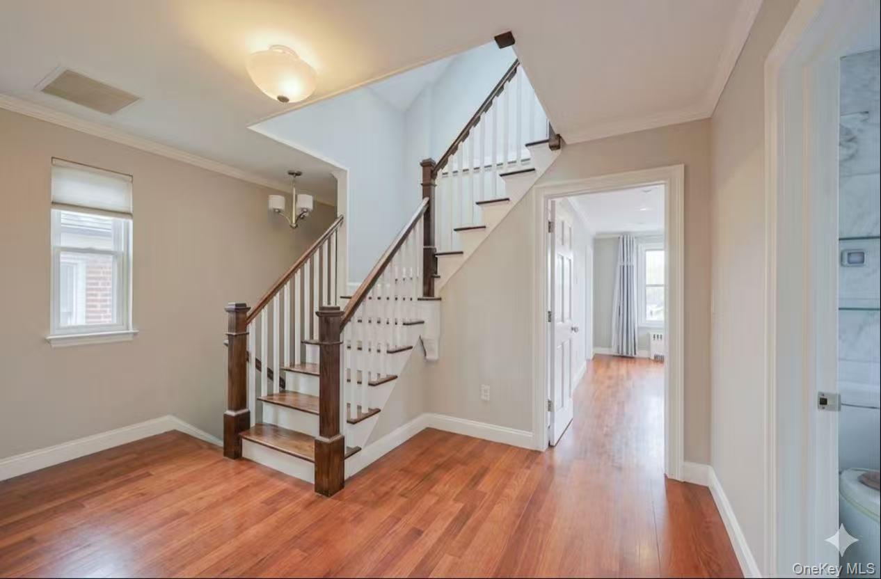 1194 Lydig Avenue Property Photo 4
