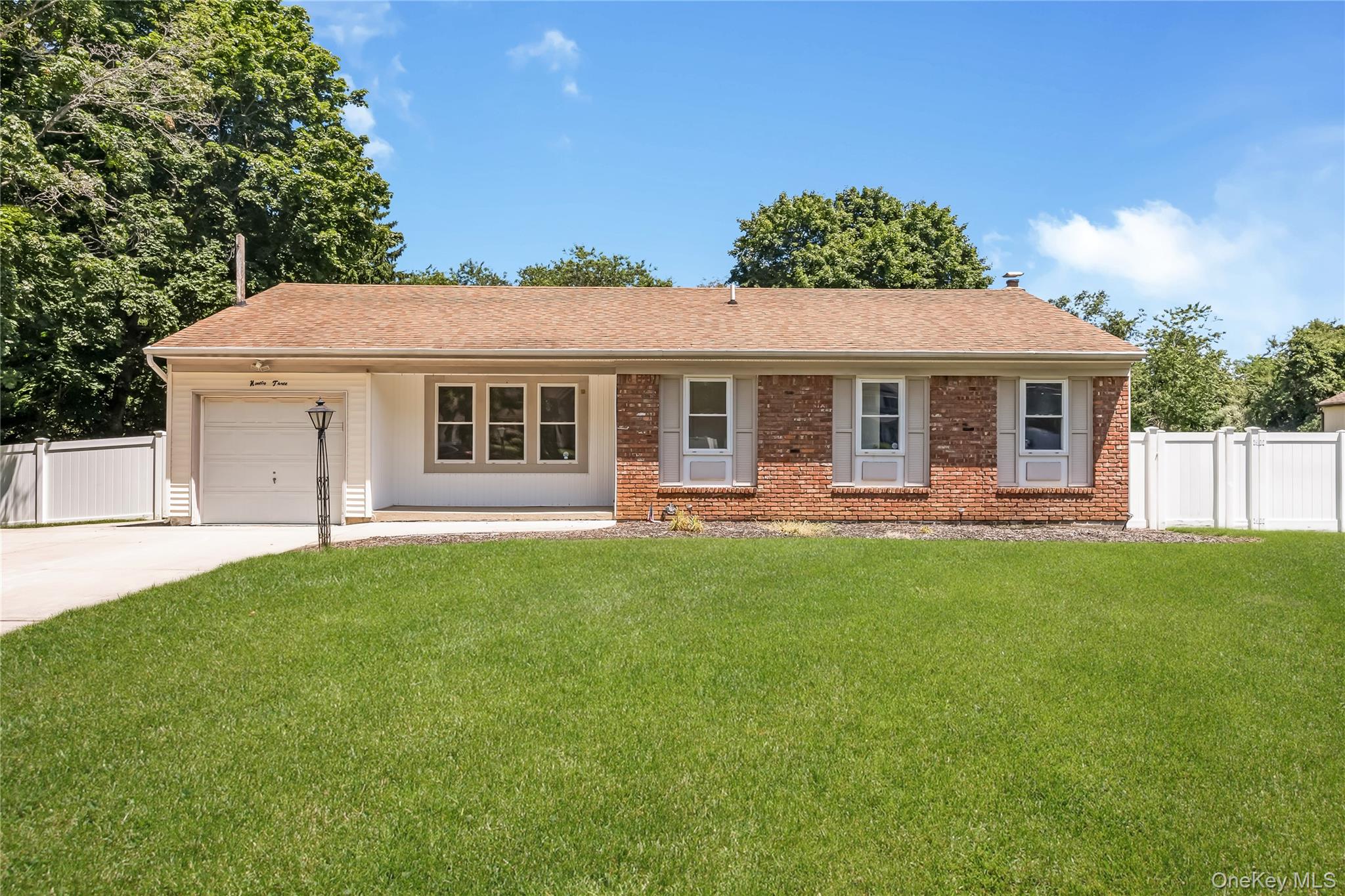 93 Raynor Road Property Photo 1
