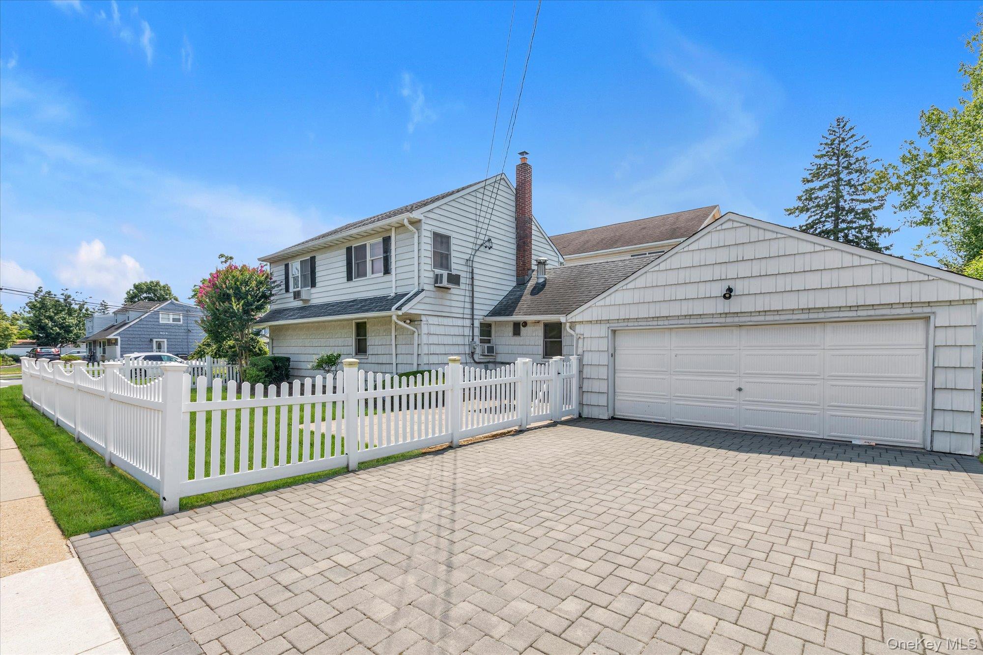 810 Ibsen Street Property Photo 4